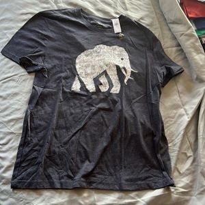Banana Republic elephant tee size XL
